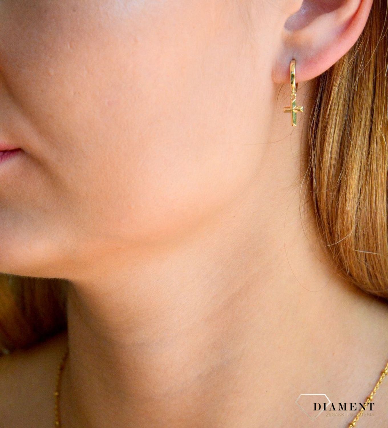 Złote kolczyki damskie 375 wiszące krzyżyki na kółeczku KL 10632 375.jpg